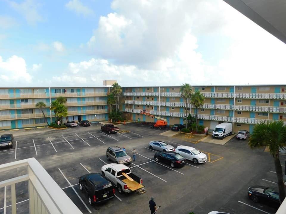 Apartmán Ocean Breeze - Direct Ocean Front-Pool Is Open Daytona Beach Exteriér fotografie